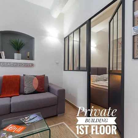 Private Building, 4 Apts, Unique At Nice- Old Town Apartmán *