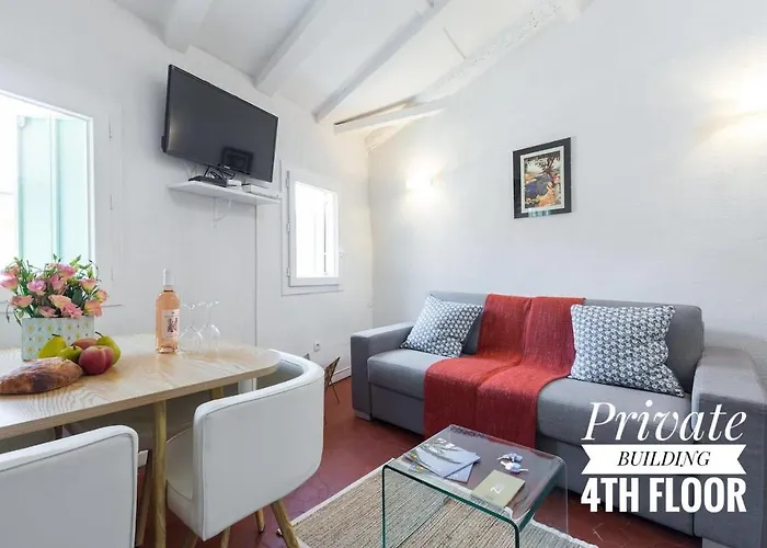 Private Building, 4 Apts, Unique At Nice- Old Town