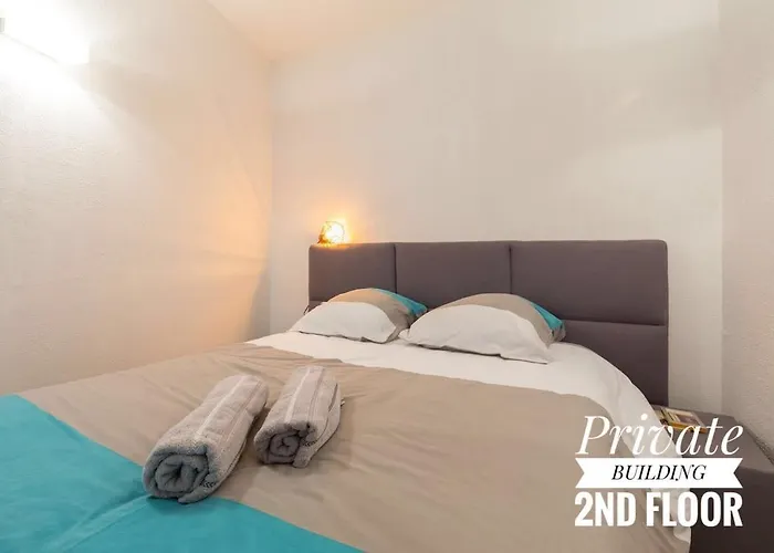 Private Building, 4 Apts, Unique At Nice- Old Town アパート ニース