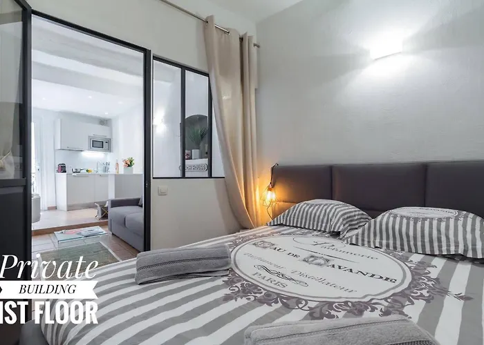 Private Building, 4 Apts, Unique At Nice- Old Town アパート *