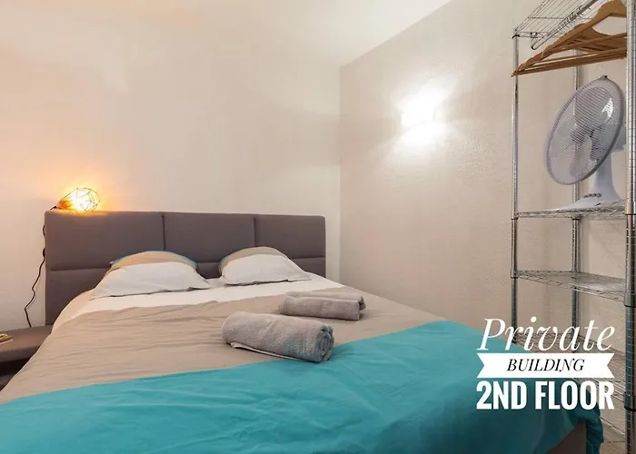 Апартаменты Private Building, 4 Apts, Unique At Nice- Old Town Ницца