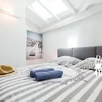 Private Building, 4 Apts, Unique At Nice- Old Town 아파트 *