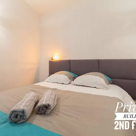 Private Building, 4 Apts, Unique At Nice- Old Town Lägenhet Nice