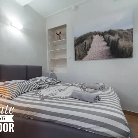 Private Building, 4 Apts, Unique At Nice- Old Town * Nicea